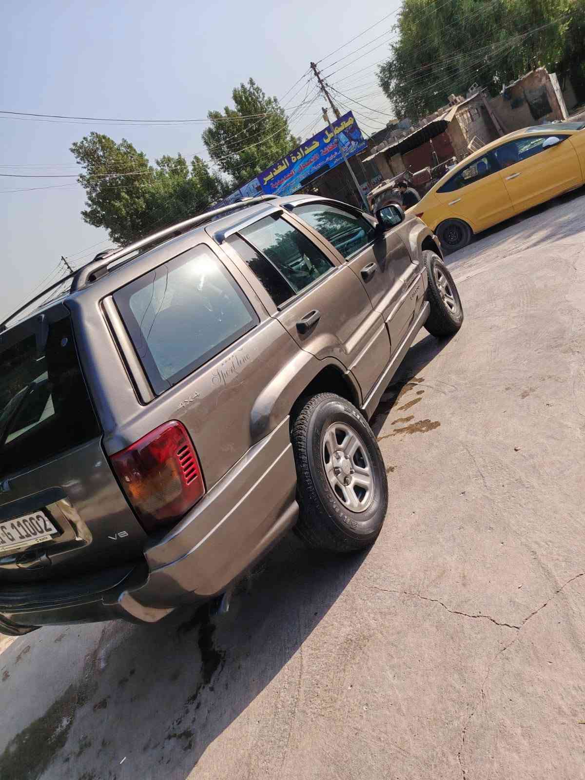 السلام عليكم جيب شيروكي فئه لاريدو موديل 2000 كلين بدون ظربه بيها خمس قطع صبع بدون حادث فقط لون مكينه وكير مكفولات مكينه ثمانيه بس انطيك شرط صرفها أقل من السته خير من الله تبريد ثلج تتفئه نار كهربائيات شلع شغاله سنتر لوك لايت زنون شاشه وكامره صدر امامي خلفي جديد أربع دبلات جدد تخم تاير حلو سبير السياره هورن يوكن رباعي ترايك لسليمانيه ابصملك بسمي السياره سنويه ل 2029 مصفره هزه جديده ترايها يخبل شلعه ومعدل تشيل التبليط امانت الله مراوس وأخذ فرق حسب القناعه لأن معتاز فلوس رجآرجآ قصط مابيع مكاني بغداد الزعفرانيه السعر 60 وبيها مجال ***********
