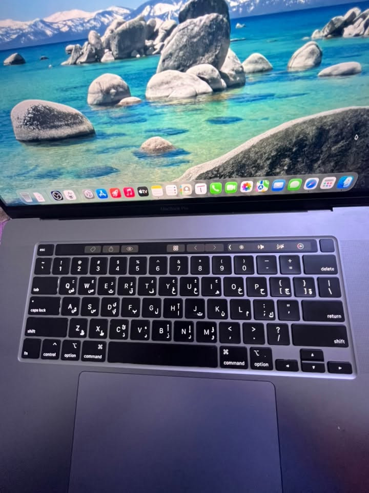 سلام عليكم ماك بوك برو 2019 للبيع
مواصفات:

معالج : i7-9

رام : 16GB

الشاشه : ١٦ انش

التخزين : 512GB

بطاريه: normal

النظافه : ٩٥٪؜

ملاحظات:
 
مبيه اي ملاحظه غير هي مثل رصعه الخفيفه متبين الا دقق بيه  ضربت زوم دا احاول ابينه عدل. تبين بس بلون الابيض لاسود مكو  

سبب لبيع : اريد احدث لمعالجات m1-2-3pro

اذا اكو مراوس بهيج معالجات اراوس واذا بيع ٦٠٠ الف وبيه مجال لطيبين اني لا شراي ولا بياع صاحب عمل واشتغل بيه  

***********

نص مكتوب في الصور:
- MacBook Pro الاسم mac MacBook Pro المعالج ٢,٦ GHz 6-Core Intel Core i7 الرسومات Intel UHD Graphics 630 ١٥٣٦ م.ب. الذاكرة ١٦ غ.ب. DDR4 ٢٦٦٧ MHz الرقم التسلسلي C02FQ4WRMD6M macOS الإصدار 26.3.1 macOS Tahoe شاشات العرض شاشة ريتا مضمنة ١٦-بوصة (٣٠٧٢ × ١٩٢٠) إعدادات شاشة العرض... مساحة التخزين Macintosh HD متوفر ٤٧٥,٣٨ غ.ب. من ٤٩٩,٩٦ غ.ب. إعدادات مساحة التخزين... تقرير النظام... اتفاقية ترخيص البرنامج توافق ENERGY STAR - اتفاقية الترخيص 1983-2026 Apple Inc.® و TM جميع الحقوق محفوظة.
- خميس، ١ تشرين الأول نمط الطاقة المنخفضة مطلقا عادة حالة البطارية آخر ٢٤ ساعة آخر ١٠ أيام تم الشحن آخر مرة إلى ٥٧٪ اليوم، ١١:٤٥ م مستوى شحن البطارية ١٠٠٪ ٥٠٪ ٠٪ ٩ ٦ ٣ ١٢ م ٩ ٦ ٣ ١٢ ص الاستخدام أثناء تشغيل الشاشة ٦٠ د ٣٠ د ٠ د ٩ ٦ ٣ ١٢ م ٩ ٦ ٣ ١٢ ص ١ تشرين الأول خيارات...