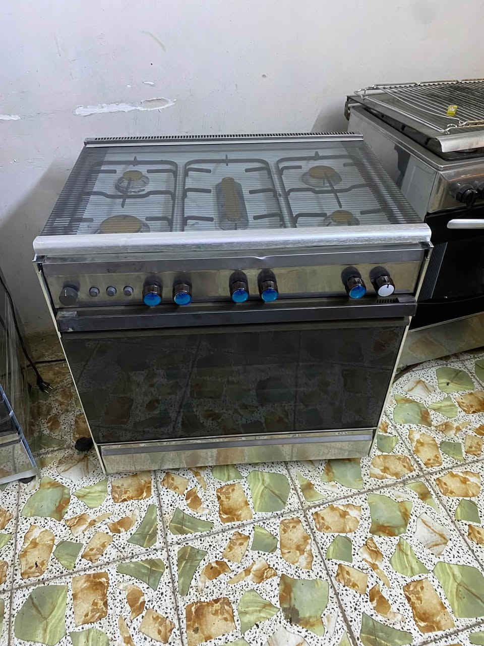 للبيع او مراوس طباخ عشتار  شغال فول ب٢٠٠ الف العنوان طارميه اكو توصيل *********** واتساب
