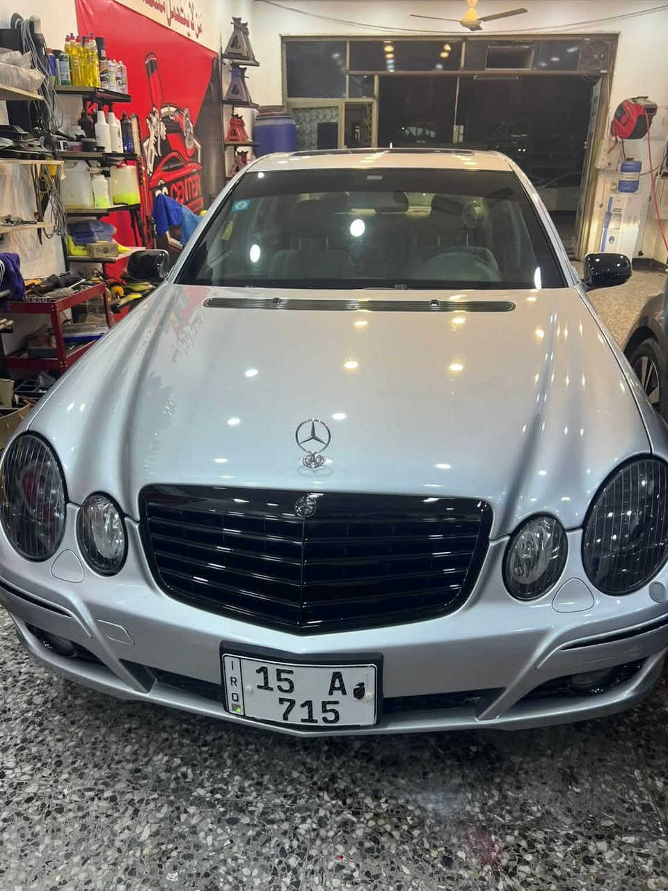 مارسدس ٢١١للبيع   هيه ورقم موديل ٢٠٠٧ افنكارد
وارد امريكي بيه صبغ بنيد وبين جاملغ وباب جهة السكن 
وطرف جاملغ خلفي 
سيارة مصروف عليها مكينة صدر كله جديد تبريد 
سيارة مواصفاتها فول افنكارد 
فتحة تبريد لمس 
كشنات كهرباء 
بردة كهرباء 
ستيرن كهرباء 
وموصفاتها بقية معروفة للجنايه

للبيع او مرواس حسب قناعه
مكاني بغداد 
استفسار اكثر:
***********
