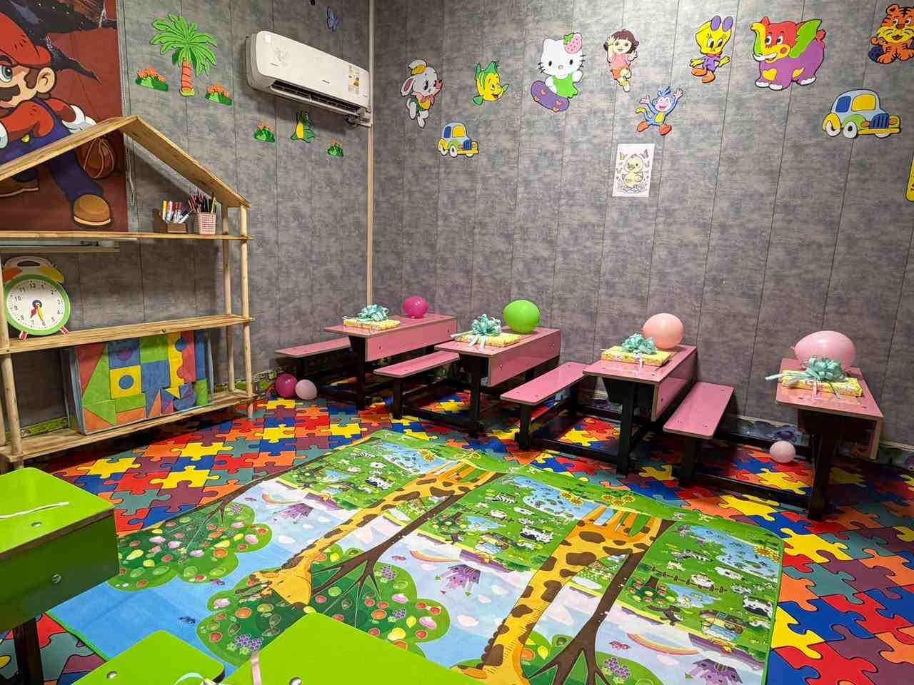 تحضيرات توزيع المنهاج لل KG2 
روضة وحضانة الزمرد الاهلية
❤️ كاميرات اون لاين مباشر للأهل 
❤️ خط نقل مجاني مع مرافقة مس
للاستفسار : ***********

