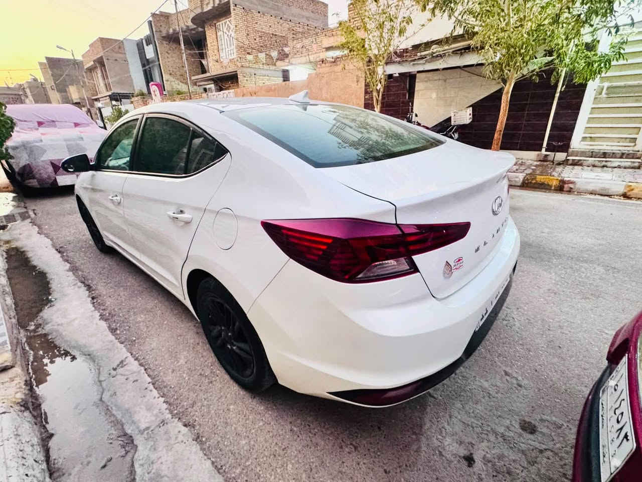 النترا 2019 وارد امريكي
السيارة نص فوول 
رادار وسطي 
ورادار جانبي 
تحكم ستيرن جهتين 
داخل جلد 
السيارة بيها جاملغ خلفي ودوس
وباب الصدر كلير من امريكا
ومثل ما موضح بالسونار  
البجم كبس والشواصي واللغود كلها سليمه
كلشي موضحلك بالصور والوصف
ماشية  113 
رقم بغداد تحويل ثاني يوم ب اسمي
مكان السياره واسط الكوت
السعر 127 وبي مجال 
للاستفسار 
***********
