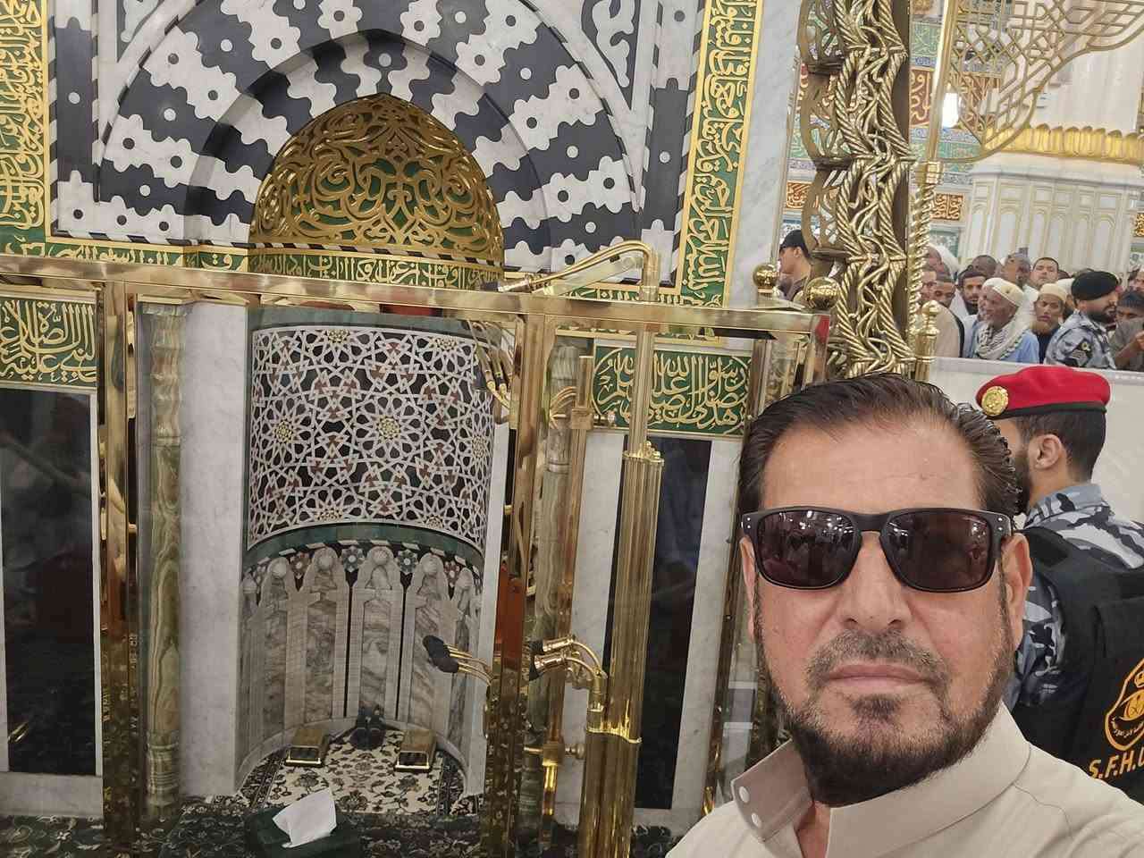 الحمد لله رب العالمين اكملت قافلتي اليوم دخول الروضة الشريفةللرجال والنساء وزيارة المزارات في المدينة المنورة أسأل الله القبول لجميع معتمرينا الكرام أخوكم خادم ضيوف الرحمن وصديق المعتمرين الحاج صلاح الدين التميمي 
وجبتي القادمة أن شاءالله نهاية شهر التاسع فعلى الراغبين أن يكونوا معي تسليم جوازاتهم بأسرع وقت ممكن ليتسنى لنا الحجز والفيزا للمعلومات الاتصال على الماسنجر او الوتساب او الرقم  ***********
ومن الله التوفيق
