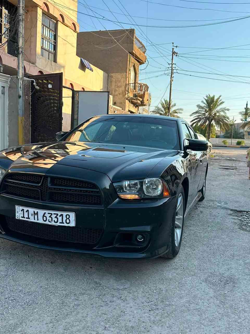 السلام عليكم
جارجر 2013 
هيمي 5700 
شاشة  كامرة. 
كشنات اماميه جلد وتدفئة وكهرباء 
الكشنات الخلفية تدفئة 
كشنات حضن 
تشغيل عن بعد
مري هيتر 
سماعات ال باين
ويل 18 وتخم تاير جديد 
السيارة جاهز ومابيهة اي نقص منظومة مي كلهة جديدة ومنظومة البانزين جديدة بلكات جدد ولف حماوة 82 ومراوح srt دبل ريشة يعني انسة الحماوة 
السيارة داخله كلين هنا صار بيهة باب خلف السايق  بدون ايرباك 

يعني قطعة وحده فقط 

السيارة باسمي وتحويل مباشر 
السعر 125 وبيهة مجال 
مكانهة بغداد حي الجهاد 
***********
