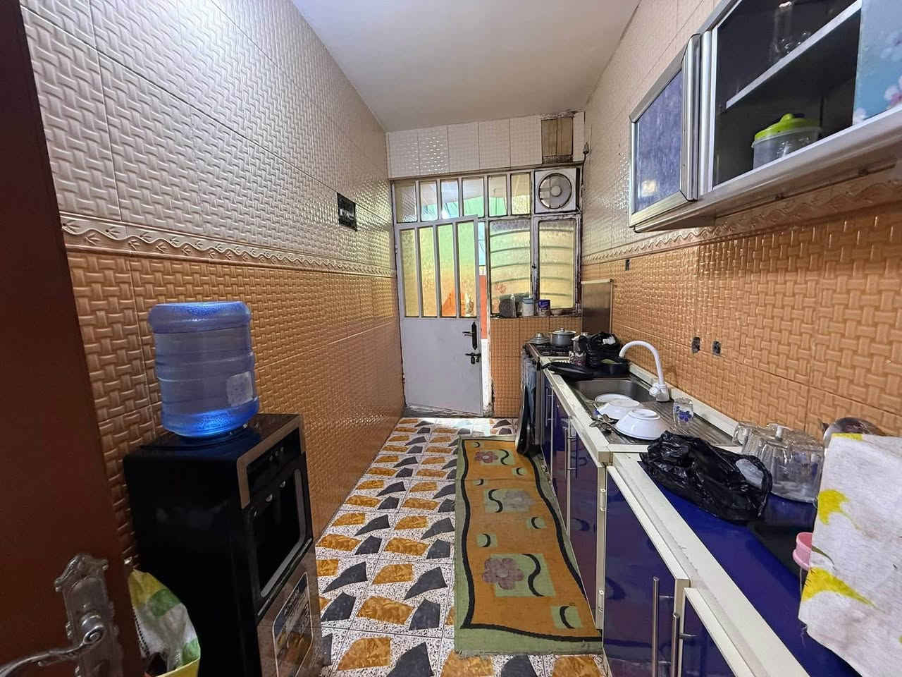 الدار للبيع 🏠 السعر 255 مليون وبي مجال 💵
العنوان الشعب شارع الأسواق المركزية مقابيل كلية الامام الكاظم عليه السلام🌹
المساحة 108 م🏠 مدخلين👌
البيت ثلاث طوابق👌
يحتوي الطابق الارضي على كراج سيارة وخدمات خارجية واستقبال ومطبخ معزولات وهول ومنور وخدمات وغرفة نوم 
ويحتوي الطابق الثاني على ثلاث غرف نوم وخدمات ومكان غسالة وبيتونة وسطحين
للاستفسار اكثر يرجى الاتصال على الرقم التالي (متواجد هذا الرقم على الواتس اب والفايبر والماسنجر *********** )
او الاتصال على الرقم الاخر 
***********
او زيارة مكتب تبارك للعقار والمقاولات الكائن في شارع الاسواق المركزية قرب مطعم ميامي
