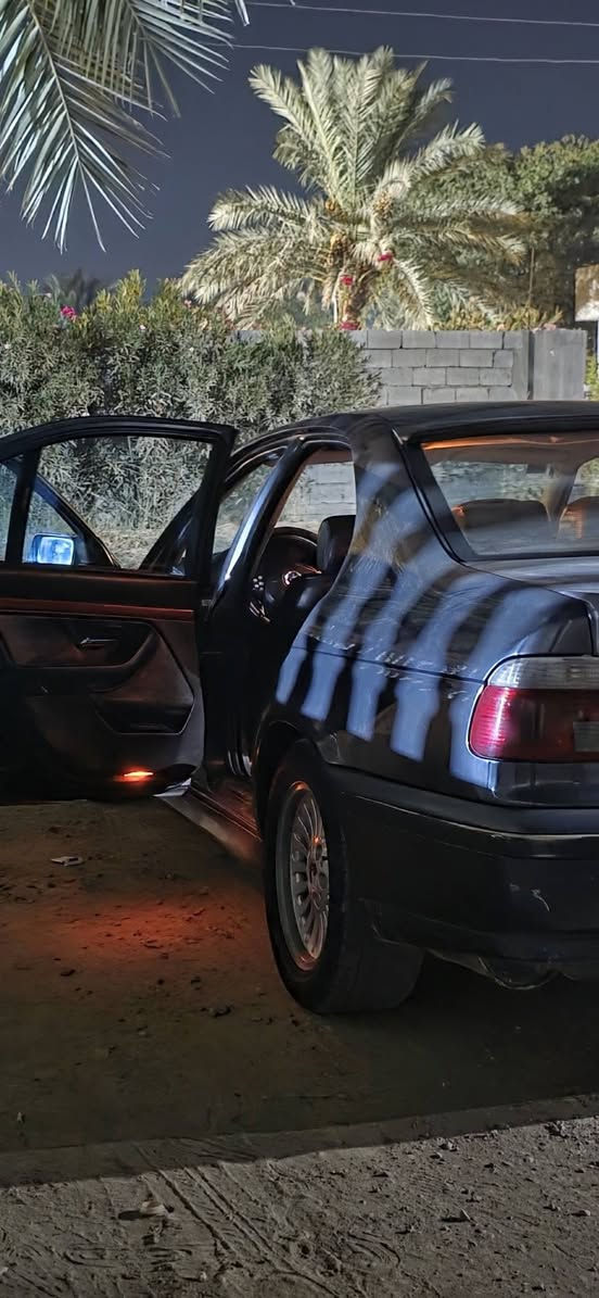 🚘 للبيع BMW E39 528i موديل 1998
🔹 المواصفات:

- الموديل: BMW E39 528i
- سنة الصنع: 1998 مسجل بالسنوية 1997
 بأسمي رقم بغداد سنويتها 2028
- المحرك: 6 سلندر خطي 2.8 لتر
- القير: أوتوماتيك تيبروتك
- الدفع: خلفي
- السيارة سيدان 4 أبواب
- المقاعد: 5 ركاب
- الماركة ألمانية وارد ياباني 🇩🇪

🔧 مواصفات السيارة وحالتها:

- داخلها جلد الاصلي ونظيف واضح بالصور 
- المكينة مكفولة من بخار وتنقيص وكذالك الگير 
- منظومة تبريد جديدة بالكامل
- التايرات تخم نظيف
- سبير وأدوات كاملة وياها كهربائياتها شغاله كشنات كهربائية ستيرن نزول وصعود كهربائي ضوء زنون

. الملاحظات 
دعاميات يرادلهن ادامة او تبديل مثل ما موضح بالصور بيها جراد بالبنيد وشويه بداية القمارة فقط اما الباقي مابيها قطرة جراد يرادلها بوليش تطلع تخبل

السعر: 68 وبيه مجال مكاني بابل مشروع المسيب

📞 للاستفسار والتواصل:
***********

الجادين أهلاً وسهلاً 🌹

#BMW #E39 #528i #BMW1997
