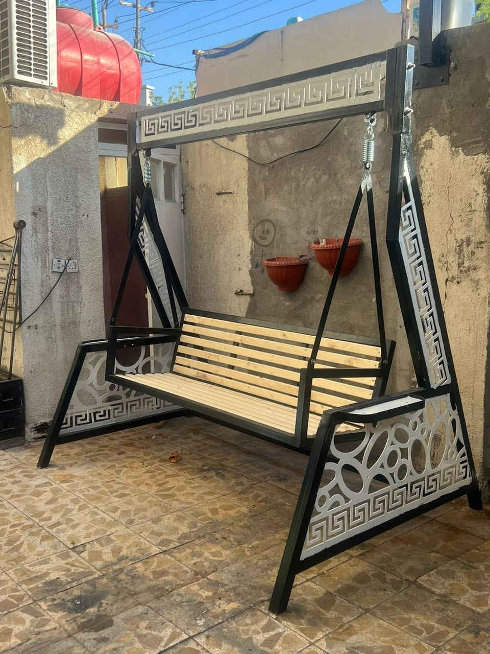 مرجوحه  تفصال حديد 2مليم  تتفصخ ارتفاع216 وطول210 وعرض150 في البصره السعر 450   رقم تليفون ***********
