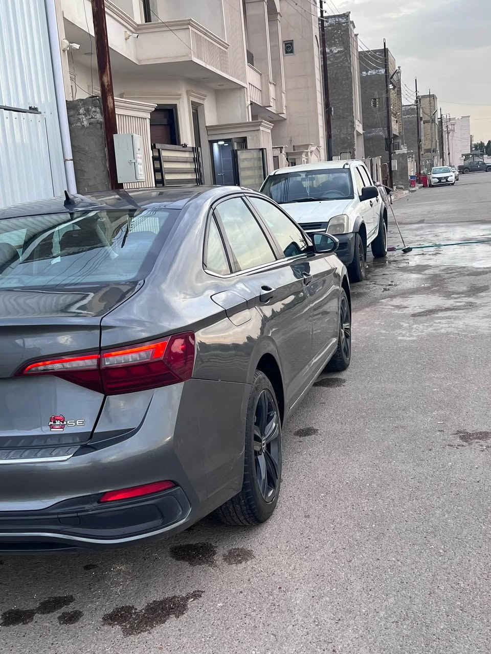 🚘 فولكسفاغن جيتا 2023 SE وارد أمريكي

🔹 الموديل: 2023
🔹 الفئة: SE
🔹 المكينة: 1.5 TSI تيربو
🔹 ناقل الحركة: أوتوماتيك 8 سرعات
🔹 الدفع: أمامي FWD
🔹 الممشى: تقريباً 52.000 الف كيلو متر
🔹 اللون: [نفطي]
🔹 الدواخل: [لون اسود]

✨ المواصفات:
• تشغيل بصمة/زر تشغيل
• دخول ذكي
• شاشة وسطية
• Apple CarPlay & Android Auto
• كاميرا خلفية
• رادار امامي
• مثبت سرعة تفاعلي ذكي
• تحكم بالمقود
• بلوتوث وUSB
• تكييف
• ويالة ألمنيوم
• أنظمة أمان ومساعدة للسائق
•قيادة ذاتية وبريك تلقائي
•كشن كهرباء وتدفئة

📌 السيارة نظيفة ومستخدمة استخدام شخصي
السيارة مصبوغة عام الشاصي:3VW7M7BU2PM020816
السيارة جاهزة ومسويلها صيانة دورية  ومبدل زيت الكير 
رقمها اربيل باسمي ورقمها حلو
وشادلها لايتات مال Sel 
💰 السعر:125 ورقة وبيها مجال بسيط
📍 المكان: بغداد الدورة
📞 للتواصل: ‭***********‬
