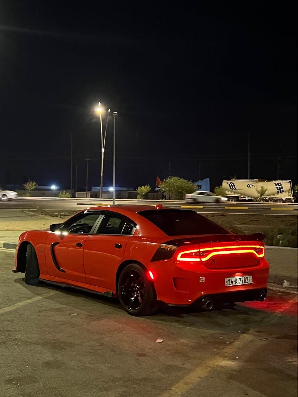 *للبيع دوج جارجر 2018 RT 👑 

*المواصفات:*

- *الوارد:* امريكي 

- *المحرك:* 5.7 HEMI 8 

- *الكير:* 8 نمر اوتوماتيك + شفتات بالستيرن

- *رقم:* بصره بأسمي تحويل مباشر

- *المكان:* البصرة

*مواصفات الفل:*

- شاشة كبيرة Uconnect لمس

- شاشة تحكم + نظام تشغيل عن بعد

- داخل جلد + تحكم كهربائي

- تبريد وتدفئة كشنات

- كشتات امامي وخلفي

- بصمة تشغيل + بصمة ابواب

- حساسات + كاميرا رجوع

- + مانع انزلاق + 8 ايرباك

- ويل 20 اصلي RT

- كزوز سبورت +عادي 

*الضرر:*

جاملغ وبنيد فقط

*السعرالمطلوب 220 وبخدمه الشراي 

البيع شرط التحويل.. الشراي يتصل مكلف بل نشرر*********** الزبير, البصرة
