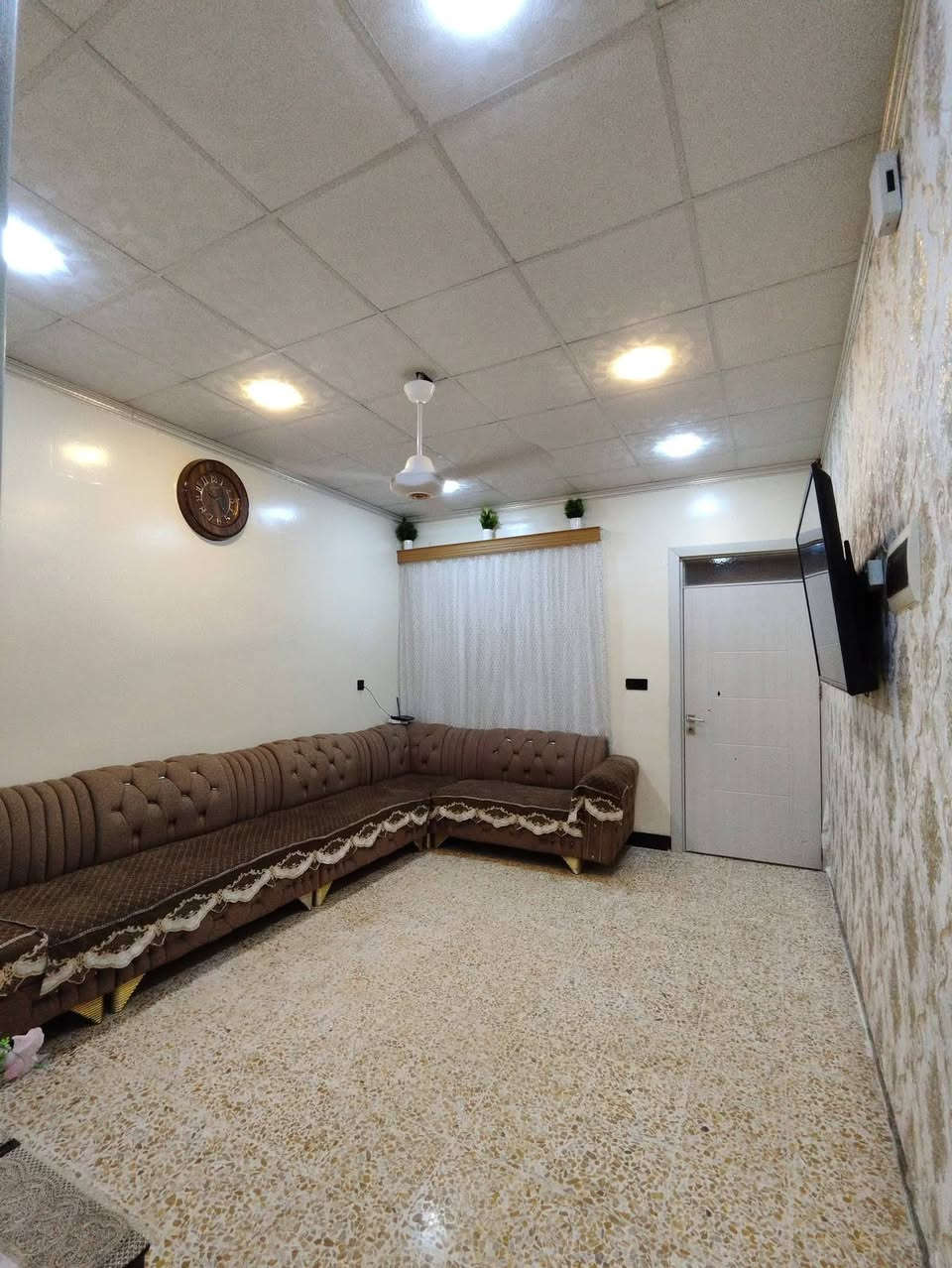 ♦️ دار  للبيع حي #الميثاق ♦️
مساحة الدار : 150 متر واجهة 7 ونص متر
سند طابو ملك صرف شرط التحويل

🏠 تفاصيل الدار : 
طابق واحد : غرفتين نوم وهول ومطبخ واستقبال وصحيات وكراج وبيتونة 
________________________________________________

للاستفسار الاتصال بالرقم :
***********
***********
مكتب بيت الحضارة للعقار سايدين حي الوحدة قرب مول سانكو 2
