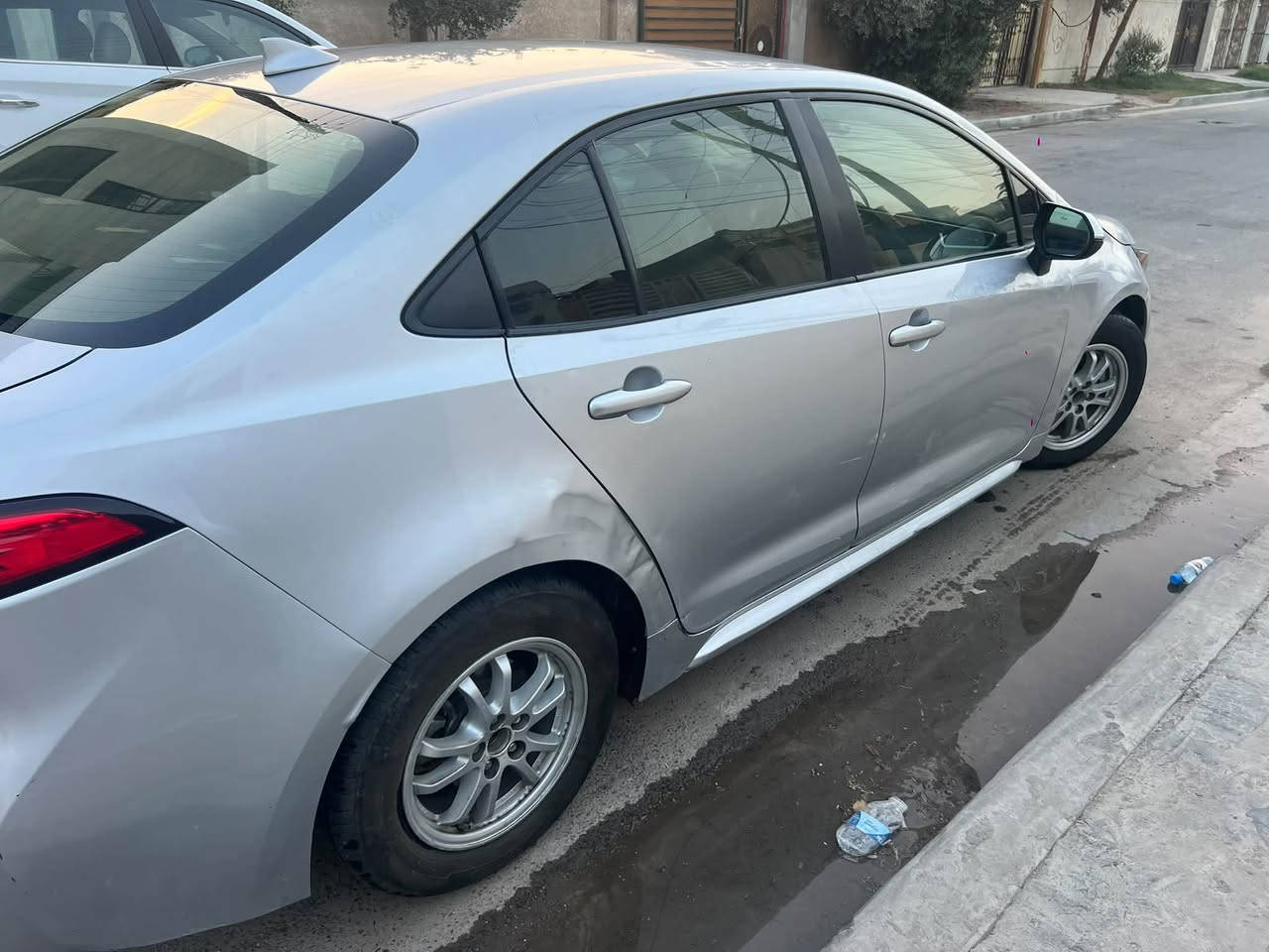السلام عليكم كورلا 2022 وارد امريكا ماشيا 126000تبديل دعاميه اماميه فقط وانت شوف حادثها تصليح على البارد وبيها طخه خفيفه موضحه بلصور السياره كلش نضيفه وداخل جلد وبصمه وكشن السايق كهرباء والسعر 147 مكان السياره بغداد الغزاليه ***********

