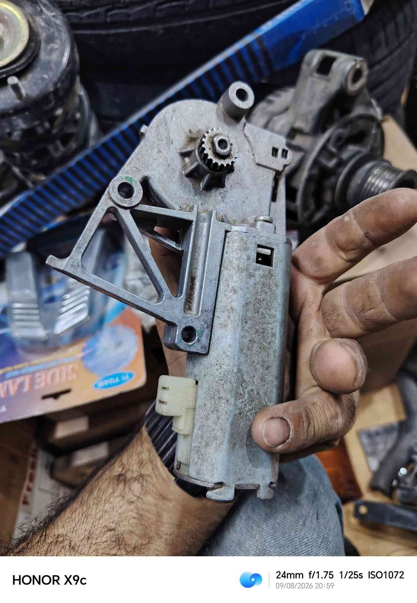 سڵاو سوپاس بۆ وەرگرتنی  پۆستەکەم
 ئەشیایی وردەو هۆکی 500 و  700 جەکی بیلاد بەردەستەو تایەو ویل چیتان ویست بەردەستە 
سلێمانی ابراهیم احمد
***********
***********
