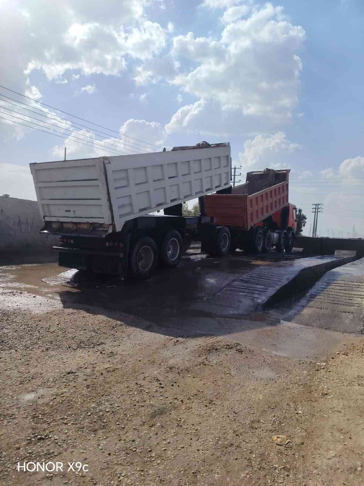 السلام عليكم اخوان؛ رينو قاطره ومقطور للبيع عكرب ابلاديه مكينه ٤٠٠ جديده توني شاده مجموعه جيف تخم تاير عربانه علم
***********

نص مكتوب في الصور:
- HONOR X9c