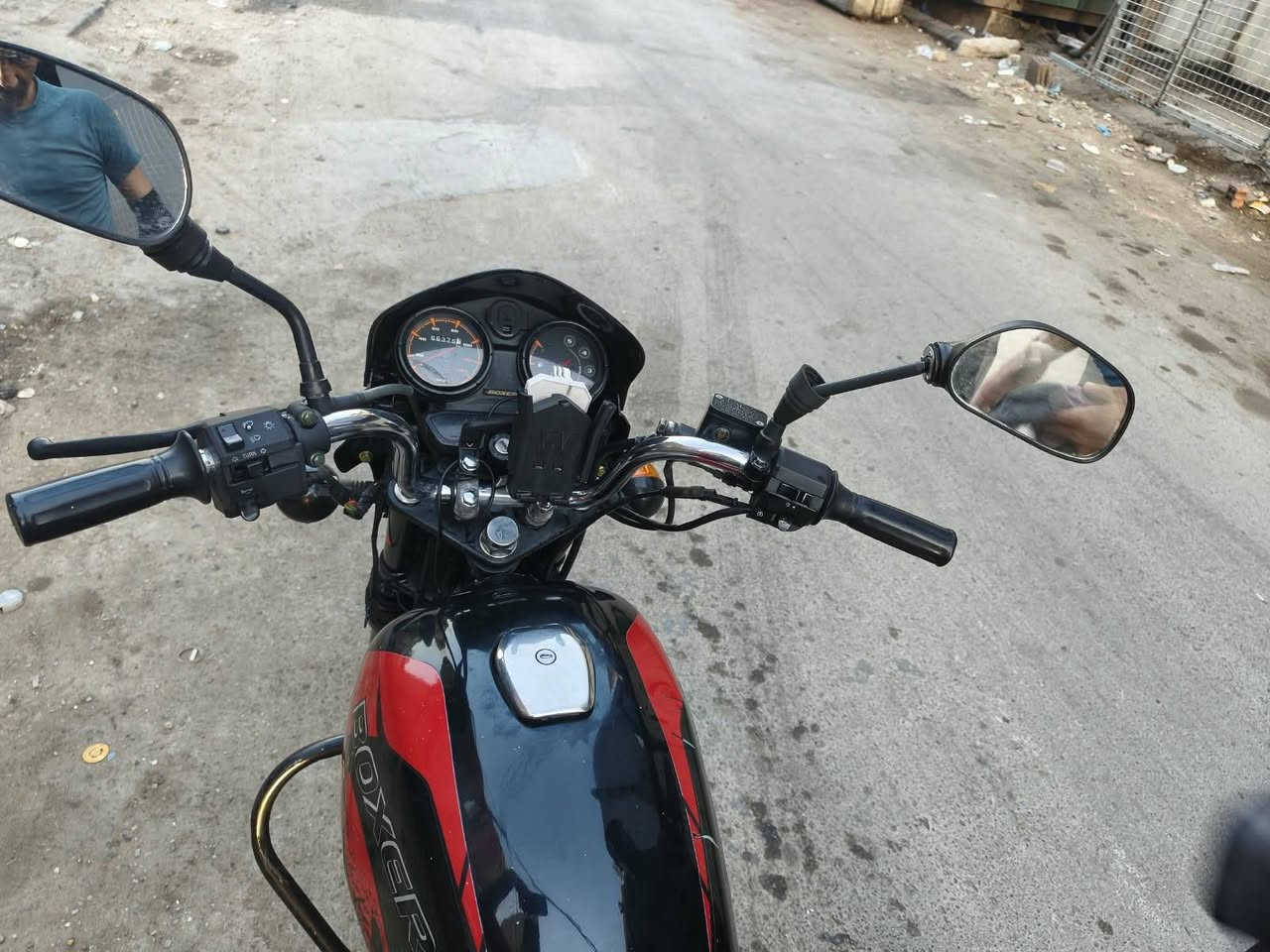 سلام عليكم
دراجه بوكسر للبيع موديل 22 نازله ب شهر 11يعني 23 مرقم وكامل لوحات طالعه بس ما مستلمهه على تحويل استلم لوحات واحول دراجه مجفته تجفيت شركه كلشي اصلي او وكاله دراجه ما ناقصهه اي شي ما تصرف عليه ولا ربع تخم تاير جديد ستوني مبدله دراجه رايدهه ب1900 
الرقم ***********
