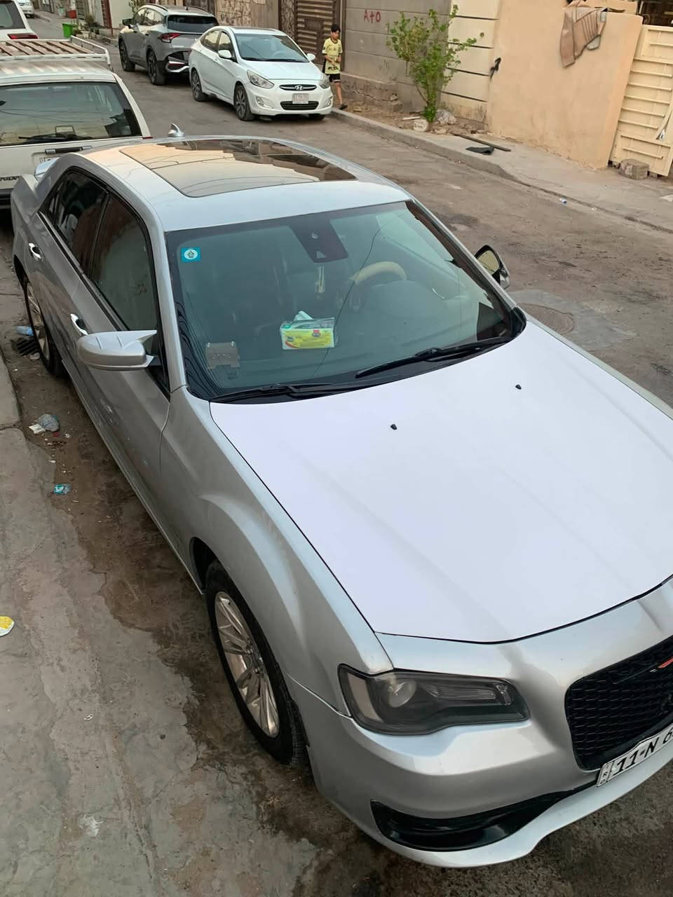 السلام عليكم 
اوباما كرايسلر S300
السياره فول مواصفات حادثها بجم فقط باقي السياره خير من الله لون رصاصي رقم بغداد للاستفسار *********** مكان السياره بغداد
