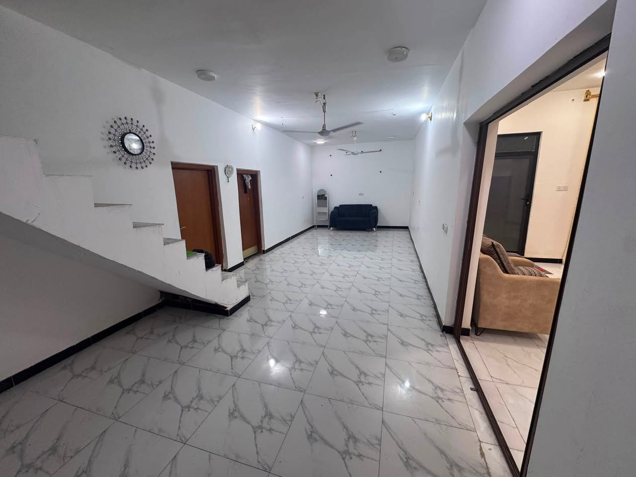 بيت زراعي للبيع
مساحه 450 متر واجهه 15 نزال 30
الموقع حي الحسن خلف الطاقه مباشرة بناء حديث يتكون من 
3 غرف نوم       7/5 متر
مجمع صحي داخلي معزول 5/2
مطبخ                5/7 متر
صاله عدد ثنين   11/4        7:5/4:5
استقبال         10/5 اضافه  كلودور  و مجمع صحي
لل ستفسار *********** واتساب
