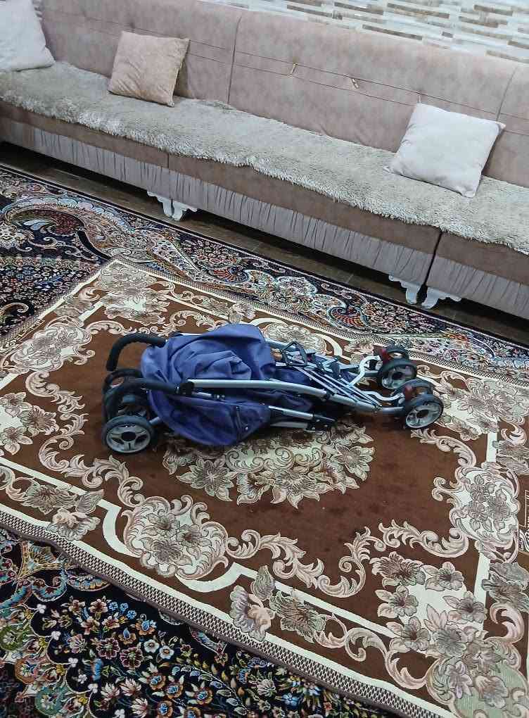 عارەبانەی مناڵان ئەوروپیە ، قایشی بەستنەوەی چوار لای هەیە ، کورسیەکەی تەواو تەختەکرێ بۆخەوتن و شوێن قاچەکەی بەرز ئەبێتەوە ،ژێری پێوەیە بۆشت هەڵگرتن ، بچوک ئەکرێتەوە بۆ ناوسەیارە و زۆر شوێن کەم ئەگرێت ، لەتەمەنی یەک ڕۆژی بۆی ئەبێ تا 4 ساڵی و زیاتریش
سعریشی زۆر گونجاوە قفڵی 25 هەزارە بێ معامەلە
سلێمانی ، گەیاندن هەیە*********** السليمانية, العراق
