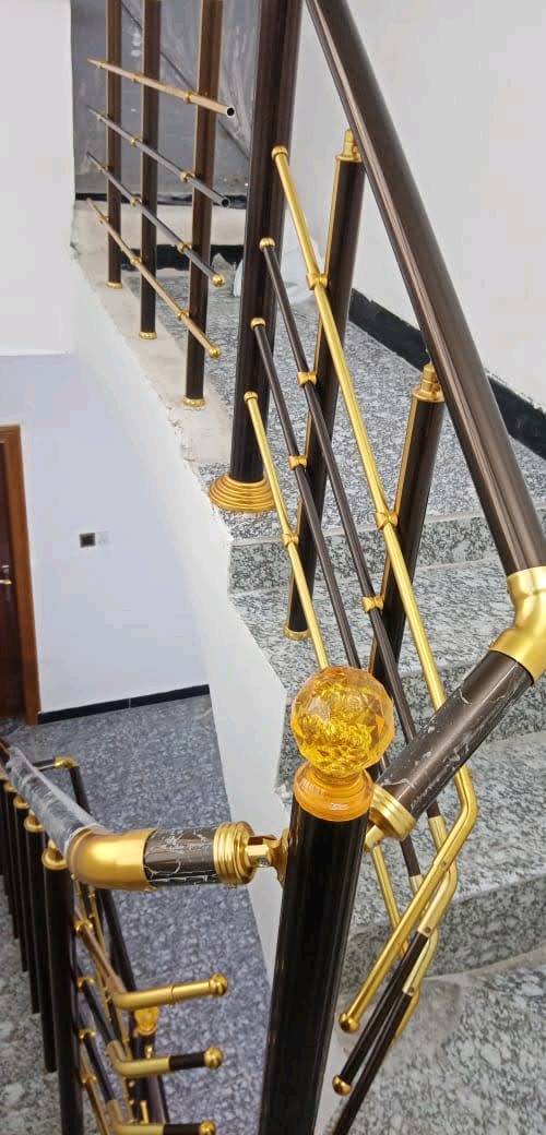 بيت ملك سند 25 للبيع كامل مساحه 500م يحتوي على 5غرف نوم 🏡🏠

وصاله عدد3 

استقبال 

وهوال

وحمام عدد 3

ومطبخ 

ومخزن غراض 

وكراج كبير 

لبيت كامل من كلشي خدمات ماء وكهرباء 24ساعه

 وشارع تباليط
عنوان شاطى التاجي قرب معمل لببسي