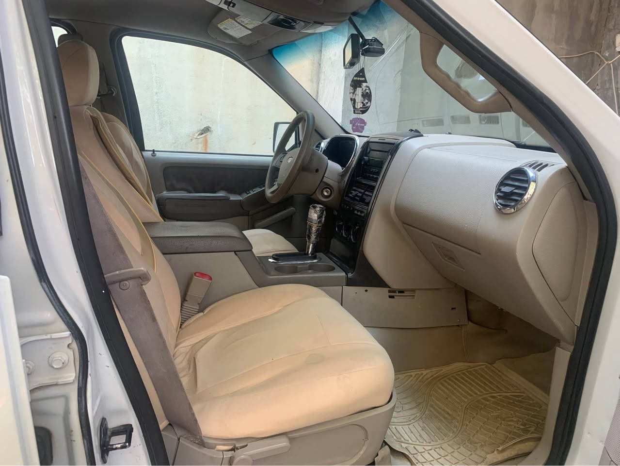 فؤرد ئه كسپلورة ٢٠٠٧ 
موسو براوة بةشةرت
كؤدى بؤراوة 
دةبل ئةكسل 
گيرومةكينةو بةشةرت

*********** رانية, السليمانية

نص مكتوب في الصور:
- 182
- 604
