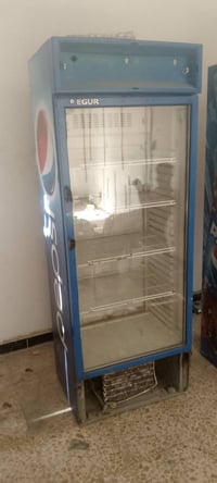 ثلاجات عرض • ممتازة • بيها مجال