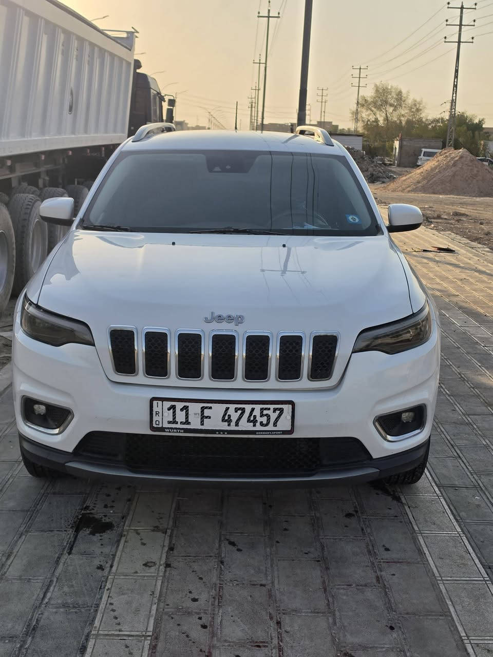 جيب شيروكي بزون 2019 بغداد 
وارد امريكي حادث موضح بالسونار المرفق في المنشور 
فئه لاتيدو شاشه كاربلي 4 سلندر سعه 2400
السعر 137 ورقه وبيها مجال
مكان ناصريه - الشطره 
رقم الهاتف ***********
