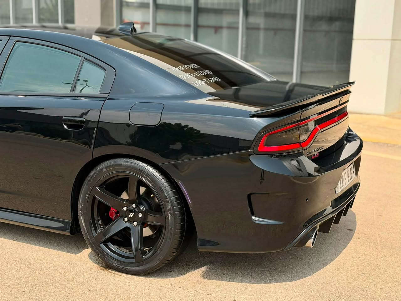 ﷽
‎‏                    DODGE CHARGE 2017 R/T
◽️دوج جارجر موديل 2017 R/T
فول مواصفات ماعدا فتحة
🔹لون ( اسود قتران ) 
~~~~~~~~~~~~~~~~~~~~~~~~~
◽️مكان🌆:سليماني                    سعر💵: 172🔐
تليفون☎️: ***********$ 
~~~~~~~~~~~~~~~~~~~~~~~~~
◽️محرك V8 5.7L تمانية سلندر🔥🚀
🔹گير و محرك بشرط
🔹بدون صوت بدون صرف بدون خلل بشرط فحص
🔹ماشية 67 الف حقيقي

◽️سيارة كامل محدث هيلكات🔥  
🔹 بيها برمجات شاشه و گيج و صوت صالنصا 🔥🔥
🔹محدث بنيت و دعاميات ويل و لحيات و دوسات سبايدر دفيوزر كل محدث هيلكات 🔥

▫️سيارة داخل بلعرق كلين تايتل
🔹 صار بلعراق ( جملغ خلفي عكس سايق صبغ بدون دواخل و بونيد محدث هيلكات) 
🔹ايرباگ راجع سيستم بيلادي شرط
🔹سيارة حيل حيلوة جديد  

◽️مواصفات فول مواصفات
( بصمة - شاشة كبير - تشغيل عن بعد - كشن تتفيئة - كشن خزن و كهربا - پادل شفت - كاميرا - حصاص - ڤوليوم - تحديد سورعة - بلاجكتور - بعد )

◽️اربع تاير ويل جديد هيلكات
🔹نظافه ١٠٠٪؜ كامل سيرفس بدون نقص و بدون مصرف
🔹سيارة شرط بدون اى نواقص گير و محرك و حدادي و كاهرباى كولة بشرط
سنوي بأسمي تحويل غرامة بشرط سنويه جديد
~~~~~~~~~~~~~~~~~~~~~~~~~~~~~~~~
