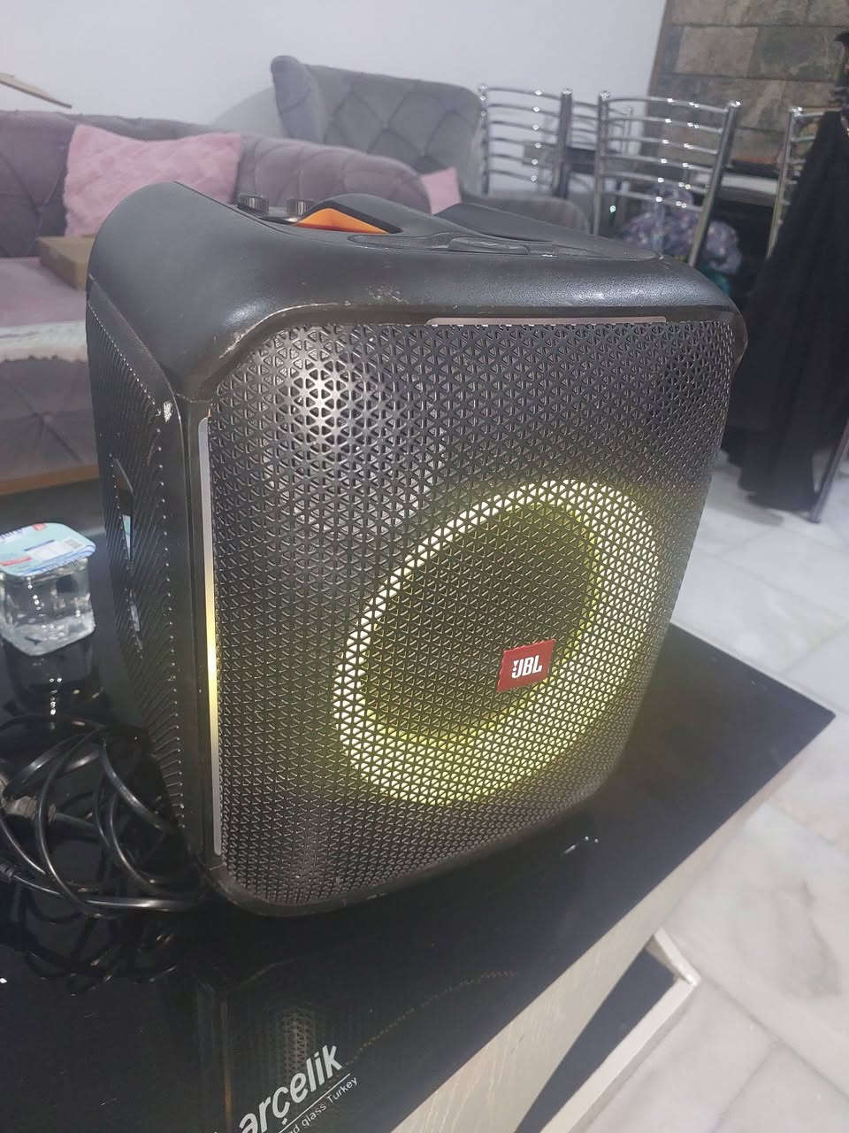 سماعه JBL على حالة الوكاله كارتون مع كافة ملحقاتها و دبل مايك سعر 250
للاتصال علي الرقم ***********
