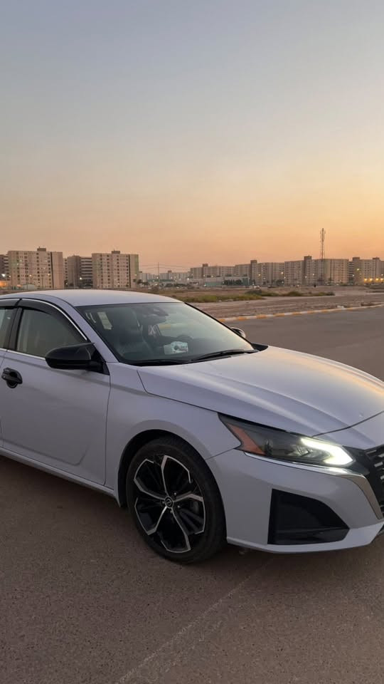 🚗 للبيع | نيسان ألتيما SR موديل 2025

سيارة SR فول مواصفات (ما عدا فتحة السقف)، نظيفة جدًا، استخدام شخصي، جاهزة للفحص.

✅ الممشى :25,000 مايل  فقط.

🔧 ملاحظة: باب واحد مبدل من الوكالة فقط، وباقي السيارة بحالة ممتازة.

المواصفات:

* الكاميرا الخلفية
* تدفئة المقاعد
* مستشعر وقوف
* شاشة
* مثبت السرعة
* مقاعد كهربائية
* نظام المفتاح الذكي
* مصابيح زينون أمامية
* Apple CarPlay
* تدفئة مقود القيادة
* رادار
* ABS
* AWD
* الضوء العالي التلقائي
* نظام تنبيه السائق
* بصمة
* مراقبة النقطة العمياء
* 8 وسائد هوائية
* مانع الانزلاق
* التشغيل عن بُعد
* نظام مانع السرقة
* حساسات ضغط الإطارات (TPMS)
* التحكم بالنزول على المنحدرات
* حساسات خلفية
* نظام SPORT الرياضي
* شفتات تبديل السرعات
* وغيرها الكثير من المواصفات.

💰 السعر: 200 ورقة، وبها مجال بسيط للطيبين.

📲 للتواصل واتساب فقط:
***********
