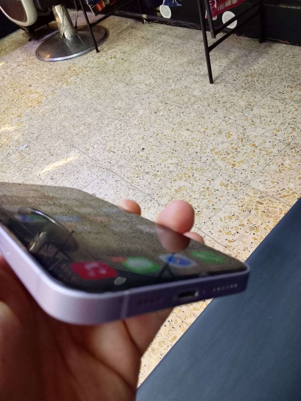 السلام عليكم
IPHONE 14PLUS 
الذاكـرة ..128
البطارية ..🔋84 
الجهاز وتر بـروف ما مستبدل ولا قطعة 
النظافة 100/100 
كارتون وكيبل شحن موجود 
السعر 650 الف 
العنوان بغداد حي العامل 
***********
