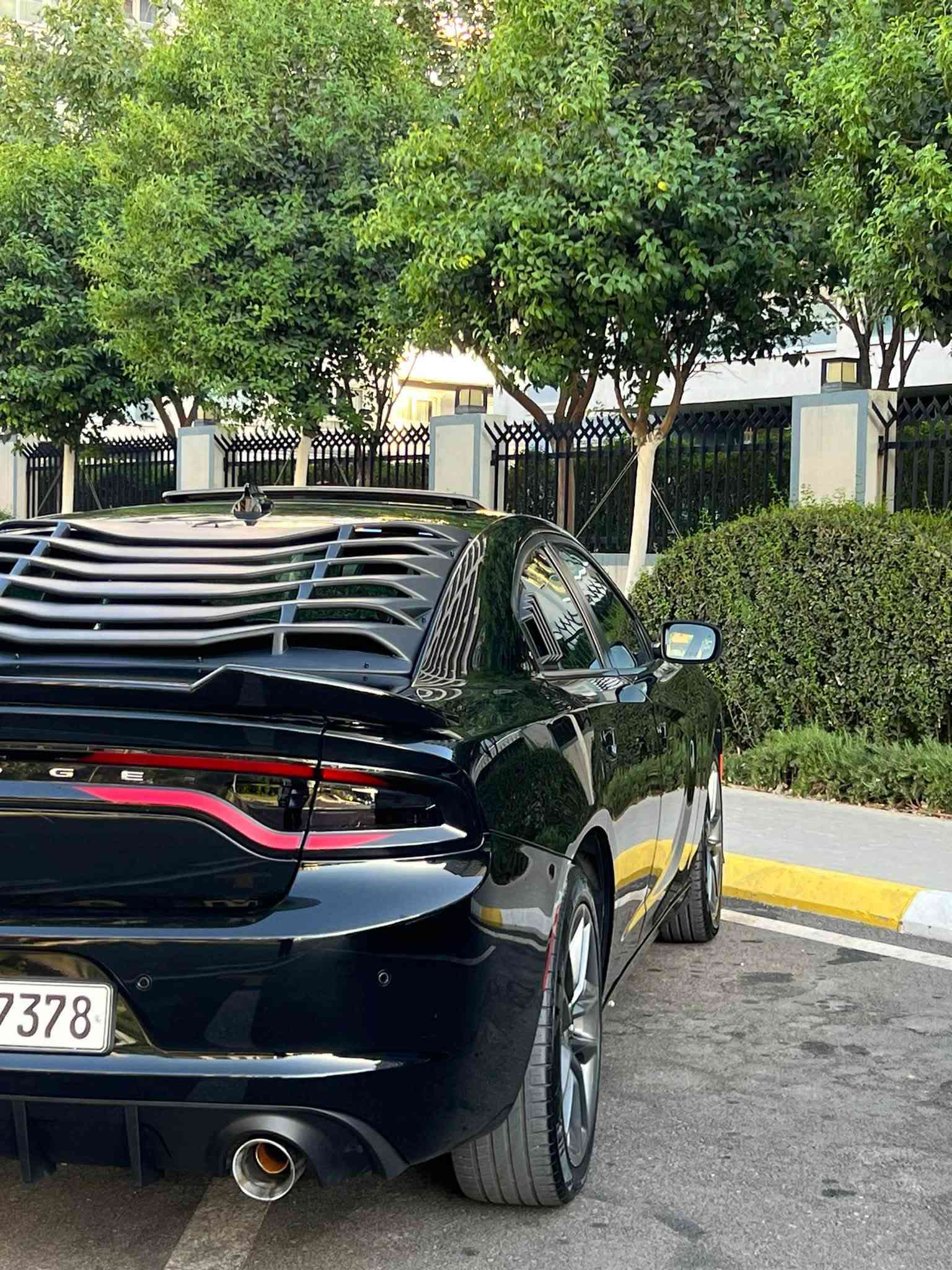 دوج جارجر GT Plus 2021
فل أوبشن ومواصفات كاملة

مواصفات السيارة:

* رادار 
* كوشن جلد كهربائي
* كوشن خزن (ذاكرة)
* كوشن سارد وتسخين
* كوشن خلفي تسخين
* تشغيل عن بُعد (Remote Start)
* شاشة كبيرة Uconnect
* سماعات Alpine أصلية
* كاميرا خلفية
* حساسات خلفية
* بدلات (Paddle Shift)
* سلاید (Slide)
* سوبر تراك باك
* جنوط سبورت
* جناح خلفي سبورت
Super track pack
* ومواصفات إضافية خاصة بفئة GT Plus

السيارة عليها جوانكر وتعديلات خارجية كاملة بشكل راقي، شكلها مميز ومرتب

السيارة ما بيها أي حادث قوي:

* بدون الايرباک
* الشاصي سليم

تم تبديل بابين فقط بقطع وكالة،
الباب الخلفي جهة السکن بيه نص صبغ

الكير والمكينة على الشرط،
***********
