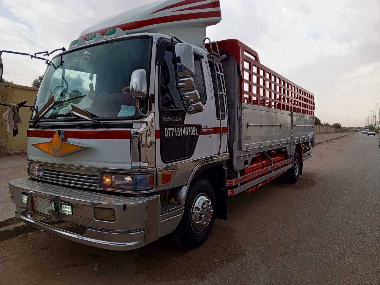 سلام عليكم هينو 6وربع بلاد مكفوله مكينه 70سوبر لاتبخير ولا تنقيص سياره جديده بغداد  مشروع وطني حداده جديده فرندكسن كلج تخم تاير سياره جاهزه من جميع النواحي ***********/***********
