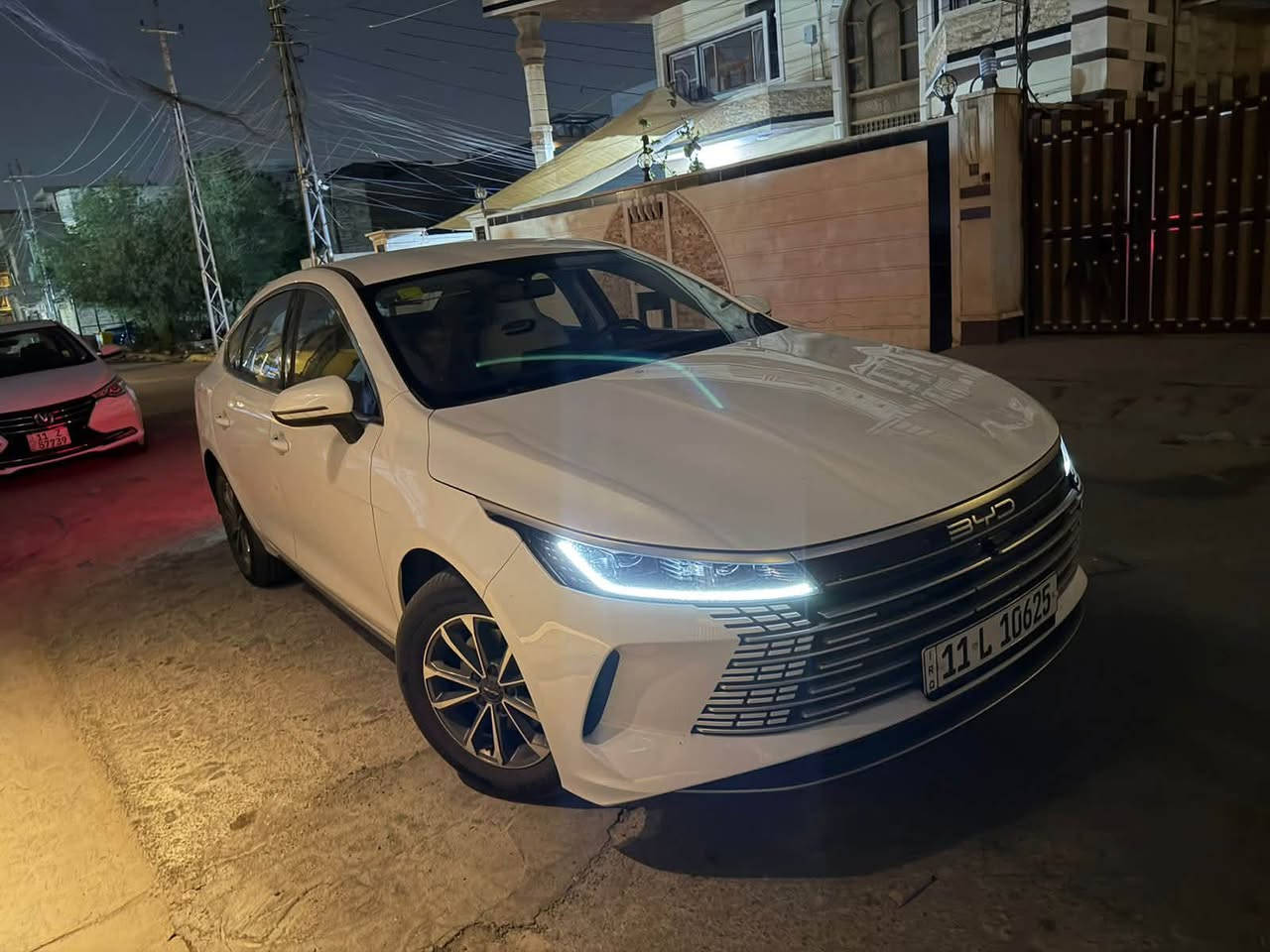بي واي دي 2025 اخت الزيرو ماشيه 5 الف
السياره ديستروير مكفولة من الصبغ والبارد 

بيها كم ملاحظة بسيطة على وضعهن 

داخل ابيض ومعروفة مواصفاتها 

السعر 19200

مكان السيارة بغداد حي الجهاد 

***********
