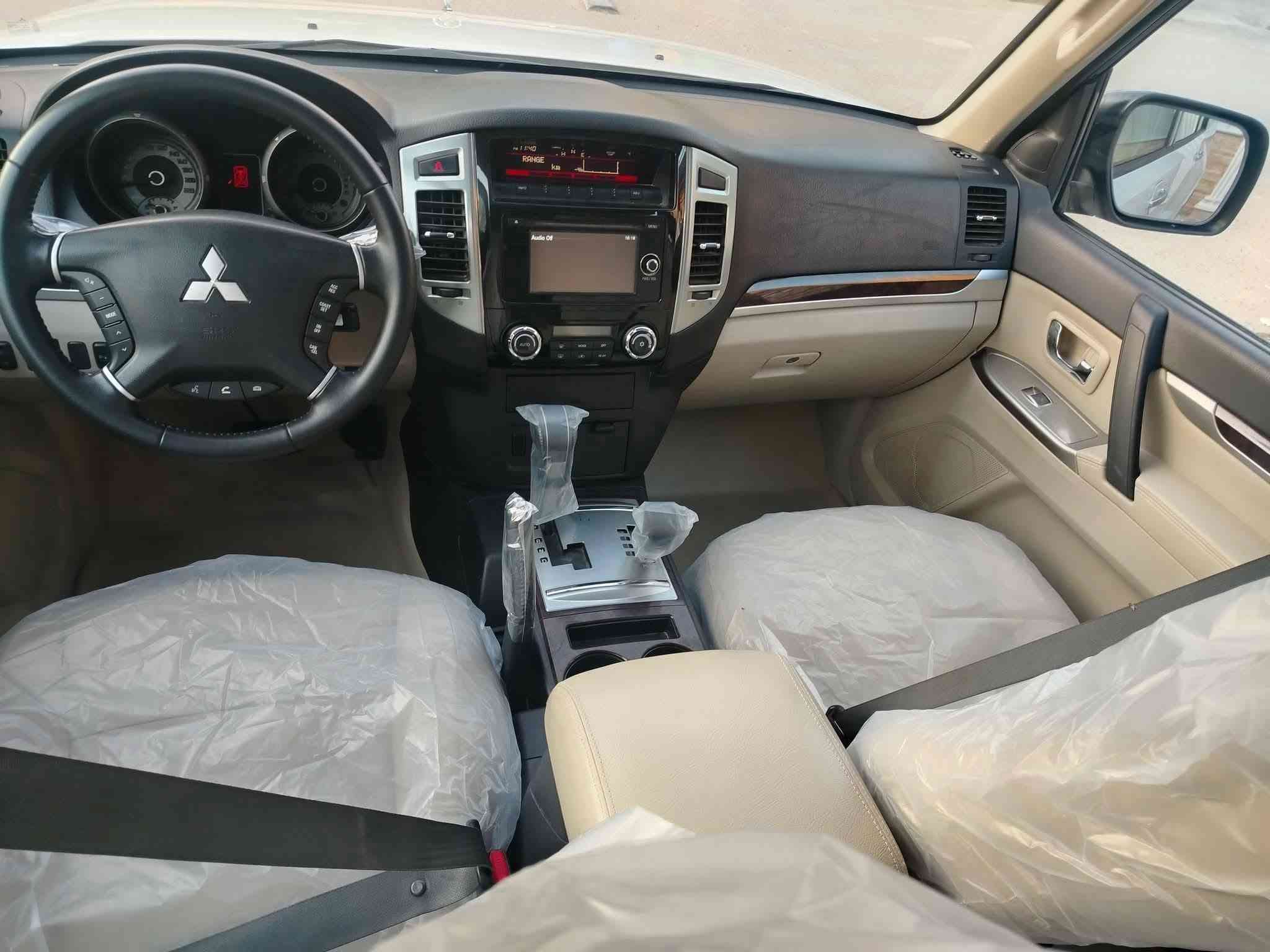السلام عليكم
باجيرو حبتور علامات الذهبية كشنات رأس الارنب
ماشية 30 الف 
السيارة كفالة حتى من التكحيل شرط السونار 
موديل 2019 فول مواصفات ماعدة دمام 
كشنات جلد 
تبريد منفصل 3 قطع
12 ايرباك داير مداير حتى بالكشن
شاشة وكامرة اصلية
ويل حجم 18 
رادار امامي
داخل كلة صاج
كشنات كهرباء
فول تحكم ستيرن 3 جهات
مري شفط 
سويجات والعدة والسبير غير مستعمل
كشنات الخلفية غير مستعملة
مكينه 6 سلندر 3500
سستم صوت روك فورد 
فورويل دبل دفلوك
حساس خلفي 
حساس تايرات
ثلاجة بالجكمجة
السيارة مكفولة من الصبغ والبارد والشخط والتبديل ومن الفتح شرط
كير مكينة صدر تايرات كلهن وكالة 100‎%‎ 
رقم اربيل تحويل مباشر 
مكاني بغداد زيونة 
***********
215 ورقة وبيهة مجال
