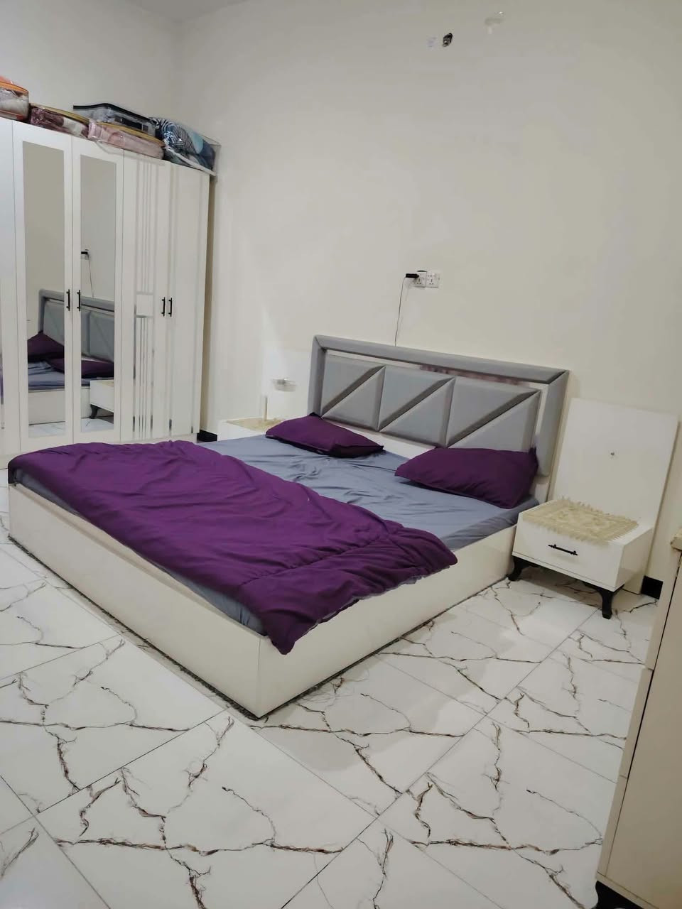 البيت للبيع حي الحكم طابقين مطلوب لمصرف 52 مليون نقد 85 مليون المساحه 125 متر طابقين 
لشراء يراجع مكتب الناجح للعقارات السماوة حي الحكم قرب مرطبات فستقه ***********
