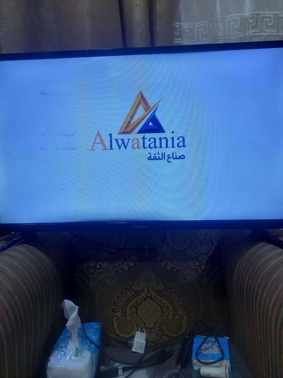 شاشة حجم ٣٢ ألوطنية نظيفة بدون تصليح فول انترنت السعر ٨٠ قفل ***********
