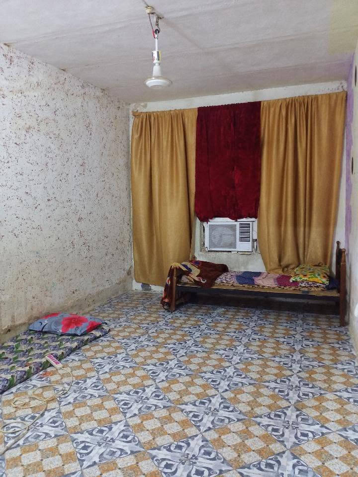 السلام عليكم يوجد بيت للبيع في حي الكرار طابو زراعي المساحة 170يتكون من غرفتين نوم+صاله+استقبال+حمامات خارجية للتواصل ***********
