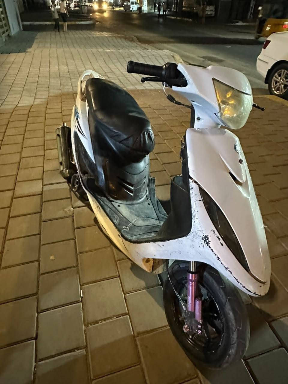 السلام عليكم دراجه ماكس عدله للبيع الدراجه نفس ماموضح بلصوره مكينه بلاديه ممفتوح صالنصه رياضي السعر 500 وبيه مجال العنوان الأمين الثانيه الاتصال للاستفسار ***********
