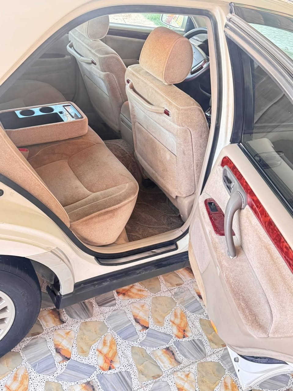 ملكه دخول جديد بعدها بريحه الشركه جاهزه عل اخر حبايه جديده متومه ارقام وسنويه
السعر 35 وبيه مجال للشراي
أدوات أدوات
كصه جنطه شرط الشغل باجات 
تخم تاير جديد 💯
حداده بعده شركه 💯
تبريد ثلج 🥶
سبير بعده مانازل 💯
تحكم بالكشنات دكمتين برده خلفيه 💯
محرك ففتي انسه الصراف 
كير محرك كفاله
االمكان ذي قار 

***********
