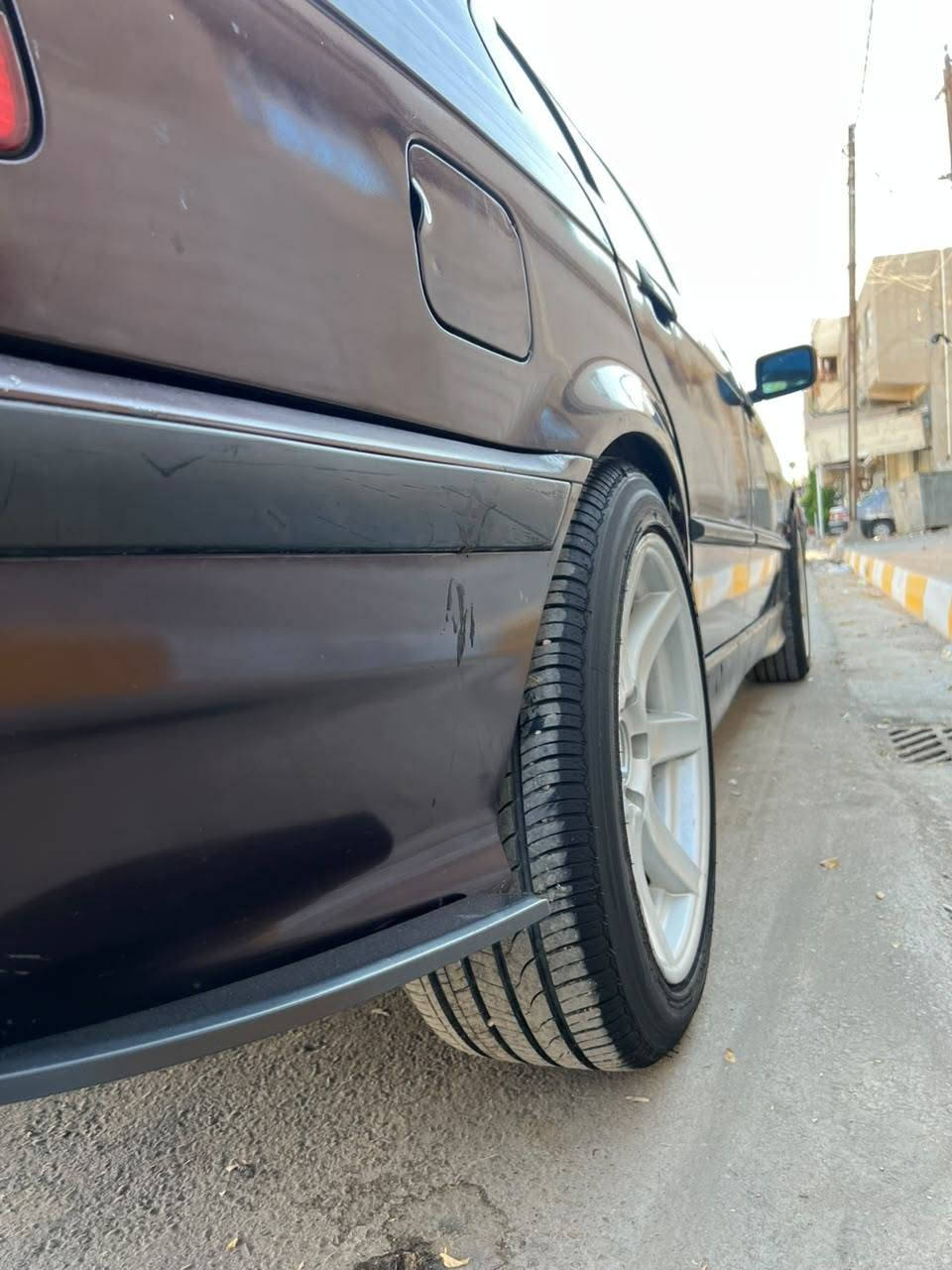 ويل ١٧ اصلي الماني بي ام 
ممصبوغ شركه مع تخم تاير جديد مستعمل اقل الشهر ب ٥٠٠ الف 
مكاني الانبار وعندي توصيل  
‏‪***********‬
