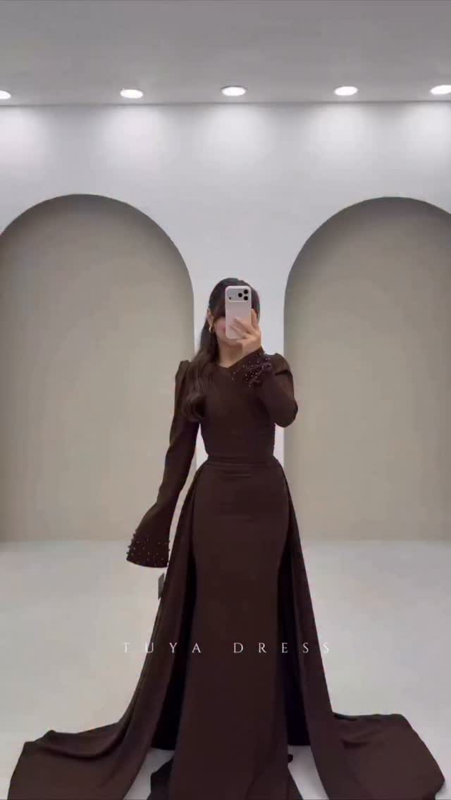 الجمال الحقيقي هو إنك تكوني مرتاحة بالفستان الي لابسته
فساتين ناز مصممة علمود تبرز شخصيتج إنتِ
مو علمود تتبع معايير خيالية. 
قماش مريح، قصّة مرتبة، وإطلالة تشبهج🤍
* متوفر باللون : جوزي .خاكي نيلي 
* والقياسات :38/40/42/44/46/48/50/52
* وبسعر : 125.000

■ فروعنا 
  بغداد المنصور تقاطع سيد الحليب مجاور كرزات جنة المنصور 
  بغداد العامرية العمل الشعبي مقابل الكوخ عمارة جنة الأعشاب 
  
■ تتوفر خدمة التوصيل لجميع المحافظات خلال ٤٨ ساعة
    بغداد خلال 24  ساعة 
■ للحجز ارسال رسالة للصفحة او عن طريق الرقم 
     ***********  واتس اب العراق
     009647727662766 الشحن الدولي لجميع دول 
العالم 
■ Shipping service is available to all countries of the world 
Whatsup number 009647727662766
