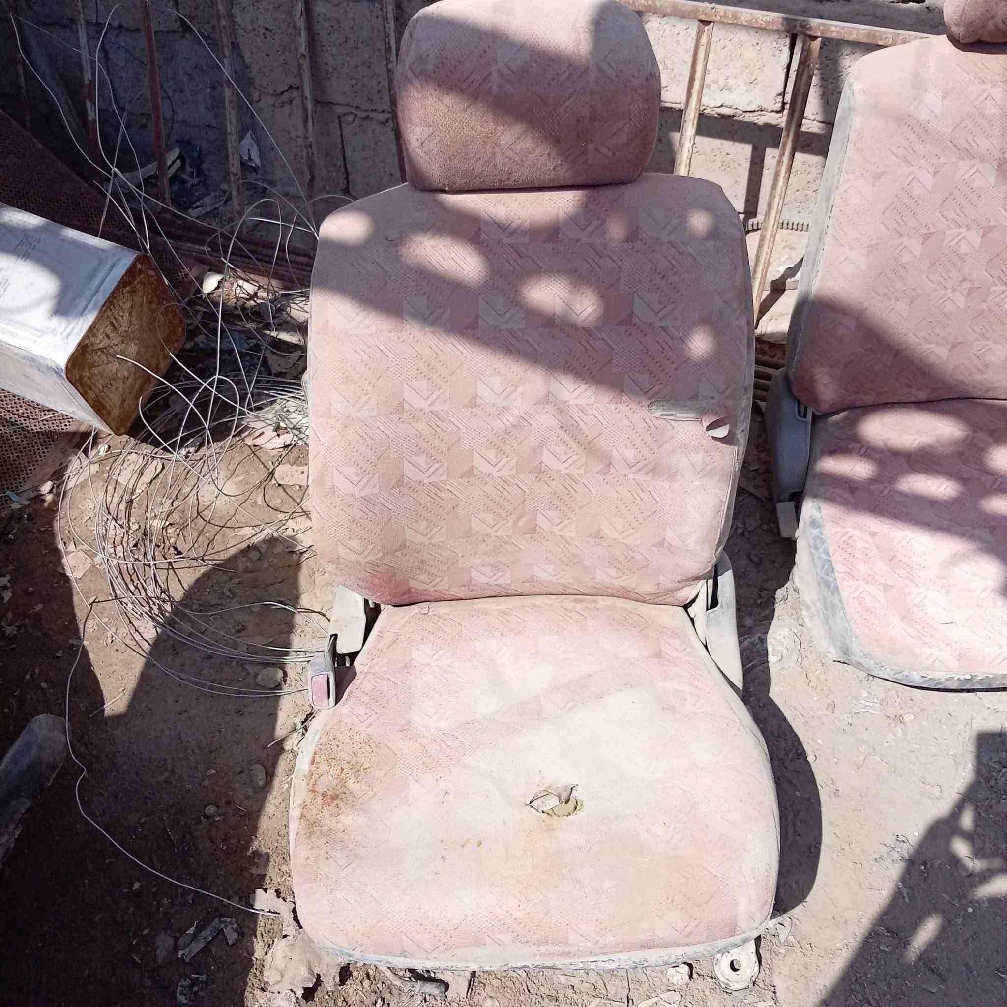 غراض كورلا للبيع1991
مع ديلكو عدد 2

بنيد  لون ابيض

***********
*********** الانبار الفلوجه
