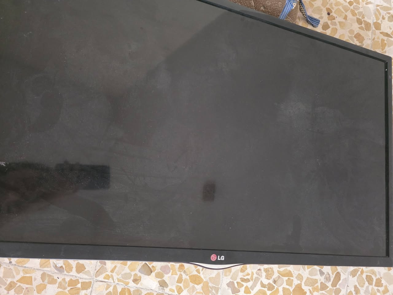 شاشة تلفزيون • LG