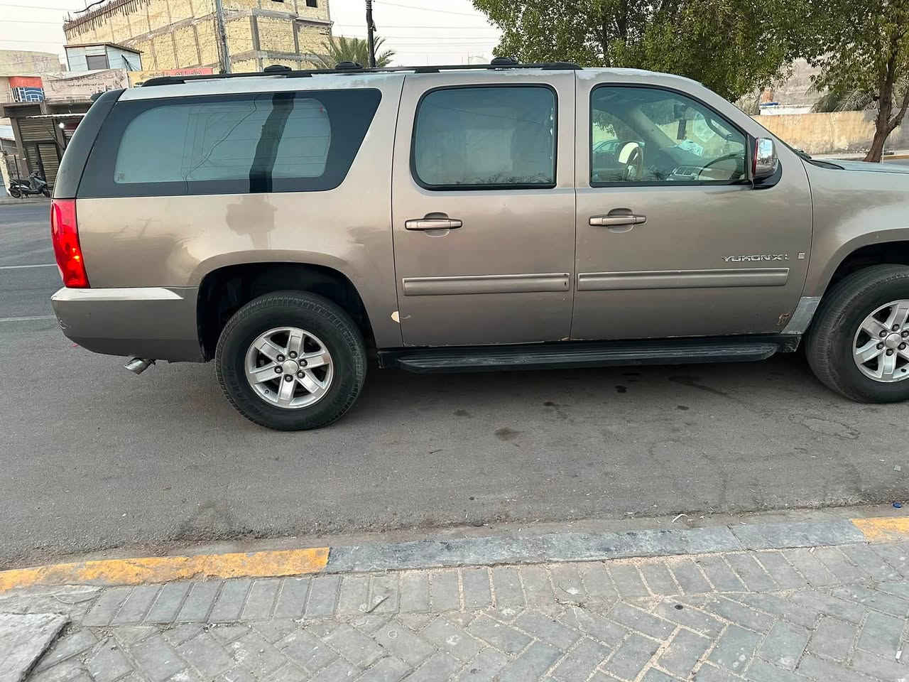 السلام عليكم يوكن جمسي مديل ٢٠٠٧ لون نفطي سياره كفاله من تبديل ولكص  كير مكينه اكسل كله تمام تبريد تخم تاير بيه لرباع معمرات بس يرادلهن رش صبغ سياره بيه خط بصره نجف  سياره رقم بغداد مامدفوع كمرك مالته معاملته كامله وراعيه يريد تحويل تدفع كمرك تتحول بسمك مباشر رقم دولي  سعر 130 وبيه مجال مكان سياره بصره (***********)  اتصل وتدلل
