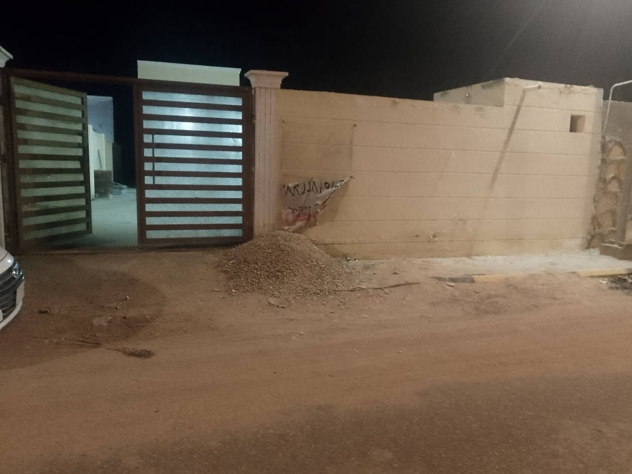 بيت زراعي مجمع اللؤلؤه قرب سيد محيل قريب جداً على الشارع الرئيسي المساحه 600مترمع كافه الخدمات تبليط اناره السعر 92مع المجال ***********
