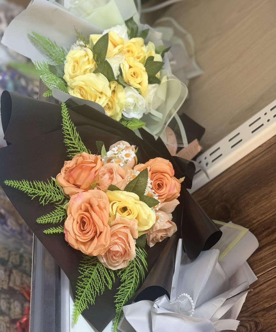 🌹 باقات ورد تليق بأجمل المناسبات 🤍

لأن الورد يحكي مشاعر ما تكفيها الكلمات…
نقدّم لكم باقات ورد أنيقة بتنسيق راقٍ ولمسة مميزة 🌿✨

💐 مثالية للخطوبة والزفاف
🎁 هدية تعبّر عن الحب والامتنان
🤍 تنسيقات حسب ذوقكم ومناسبتكم

اطلبوا باقتكم الآن واجعلوا مناسبتكم أكثر جمالاً 🌸
الاتصال او المراسله واتساب 
***********

نص مكتوب في الصور:
- باقات ورد فاخرة
- لمسات من الحب والجمال لكل مناسبة