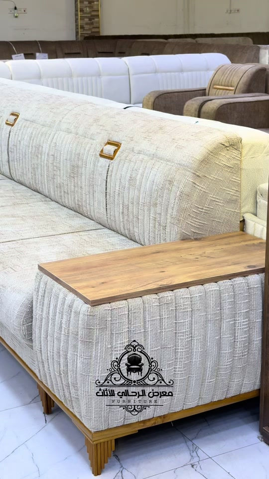 

نص مكتوب في الصور:
- معرض الرحالي للأثاث
- FURNITURE