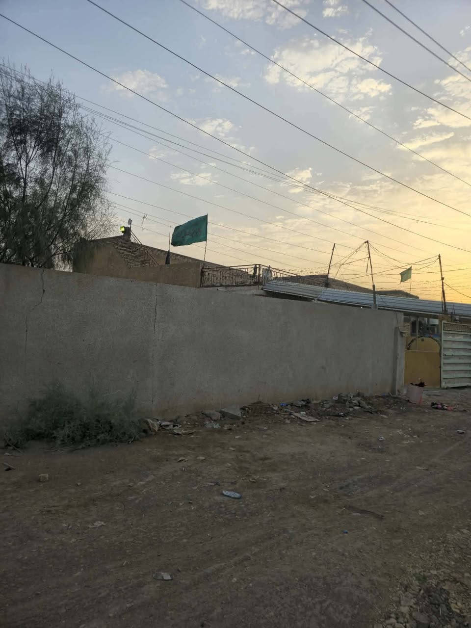 السلام وعليكم
بيت للبيع   مساحت البيت الكلي 1600+داخل 5 قطع البيت طابقين الطابق  ثاني كامل 

مشمول بل طابو عرض الشارع 19

ع طريق ابو لماش يم سايدين جدد يبعد عن سايدين 75م

الديوانيه         14

 الغرف الطابق لاول وثاني عد.5.         5/4

المطبخ.                 5/4

الحمامات داخلي وخارجي عدد9

الصاله       14/4

باقي.   ستفسار ع رقم الهاتف 

***********

