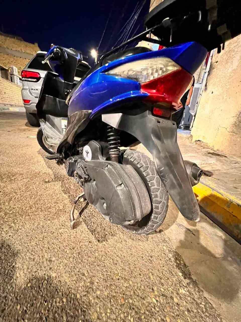 دراجه ادرس حديث ياباني للبيع او مراوس بادرس حديث رمبه وانطي فرق 

مفتوحه مره وحده 
حساس سرقه 
حساس استاند صفح 
قفل جنطه 
قفل استيرن 
سلف هندر 
اشاير خلفي امامي
بك لايت ضوء امامي 
دشبول طوافه بانزين كيلو متر 
بريك امامي 
 
      كلشي بيها شغال 

        مع ويل رياضي كفرات بلاديه 

نواقص بريك خلفي فقط السيم يتبدل لن انكطع 
 
السعر: 750 وبيها مجال للشراي 
الرقم: *********** متوفر واتساب
