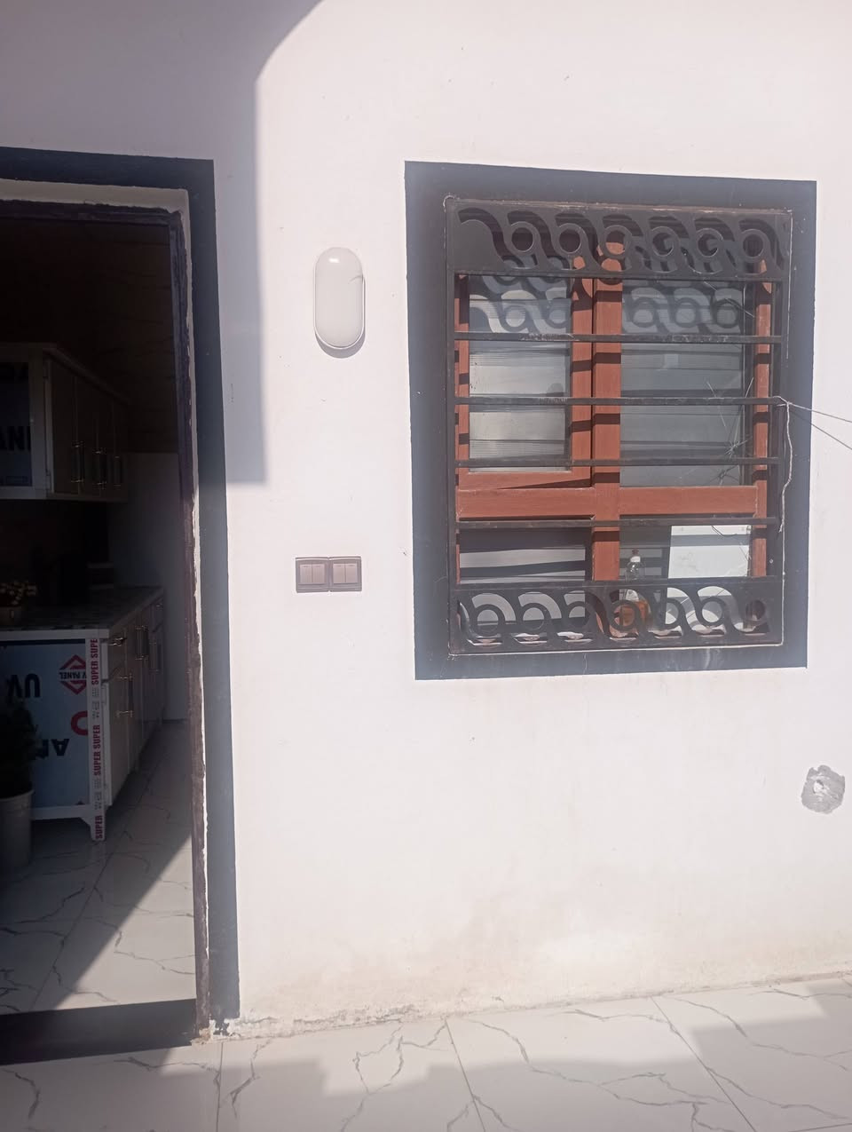 بيت زراعي للبيع ١١٥ متر مربع غرفتين وصاله بناء جديد ٥٥مليون من صاحبها تقع بين حزيران ودور سكك مباشر من صاحبها رقم الهاتف ***********
