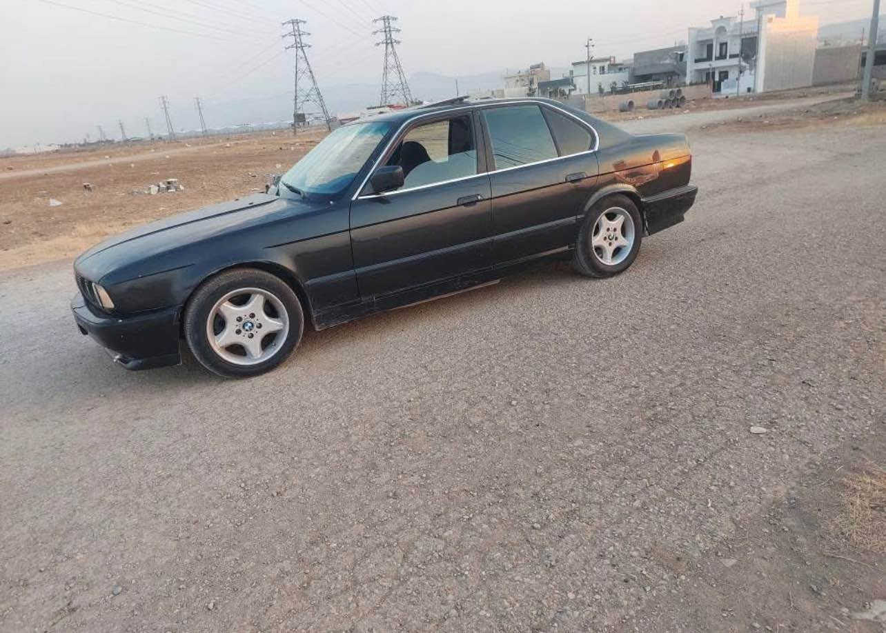 🌹بەناوی خوای گەورەومیهرەبان ‌🌹      
BMW  525
مۆدێل1993                   ***********
 ئاڕمی پلاستیکی هەولێر  ئاڕم و ئەوەلیات و بڕاوەبەشەرت مەکینەکەپسی 525 گێڕتۆماتیک گێڕو مەکینەی بەشەرت تەقەوڕەقەی بەشەرت پێش و دوای چەکوشی پێوەنیە  تازە پێش و دوای داگیراوە   چوارتایەو ویلی تازەی  لەژێره  سڵاید  لایت ئەڵقە  کامل ئەشیای تەبریدی پێوەیە سعری  22گەڵاو کەمێک معامەلە ناونیشان سلێمانی تکایەبەس فرۆشتنە   
تێبینی  سەیارە بەس موسە        ژ  . م  ***********         *********** السليمانية, العراق
